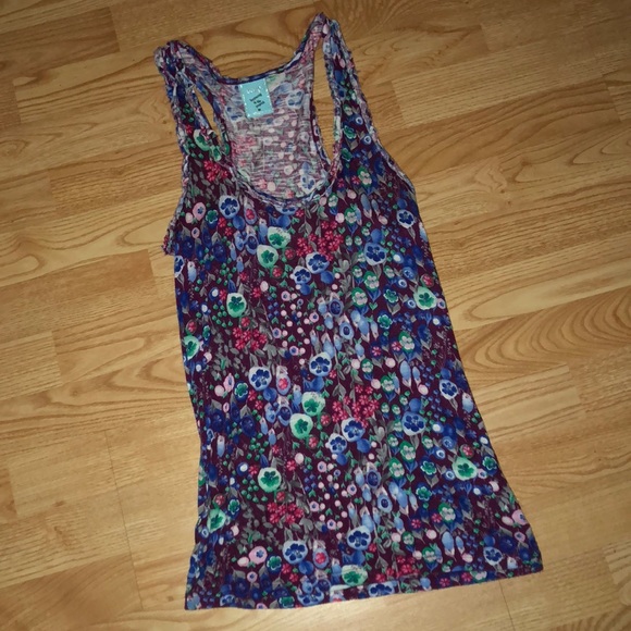 Floral tank - Picture 1 of 2